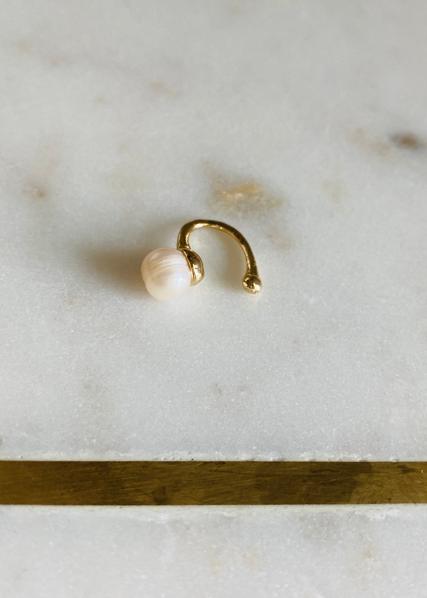 Zaida Ear Cuff - Gold/Pearl